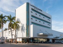 Landmark Suites，位于洛斯莫奇斯谷堡联邦国际机场 - LMM附近的酒店