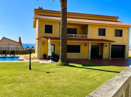 Casa Con Piscina Junto Al Mar，位于奥亚的酒店