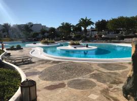 Home Secret relax, pool , wifi,，位于科斯塔特吉塞Aqua Park附近的酒店