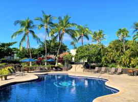 Coconut at Shores - Waikoloa Beach Resort，位于瓦克拉的带泳池的酒店