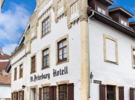 圣彼得堡酒店，位于派尔努的酒店