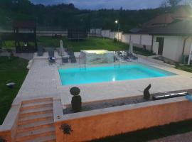 Pensiunea Gabriel，位于Corcova的带热水浴缸的酒店