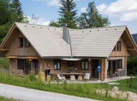 Holiday Home- Mountain Lodge Gorjuše Pokljuka Bohinj，位于Koprivnik v Bohinju的木屋