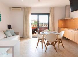 Apartamento junto a la playa con piscina y parking，位于蓬塔翁布里亚的酒店