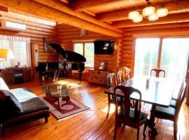 A Private Log House with Mt Fuji View & Piano - "Thangtong House Japan"，位于Kannami的酒店