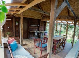 Rustic&Green Guesthouse for 6 people FREE AIRCONDITIONER FREE COFFEE，位于巴拉顿凯奈谢的酒店