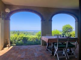 Podere Morena with sea view, private terrace by ToscanaTour Greg，位于瓜尔迪斯塔洛的酒店