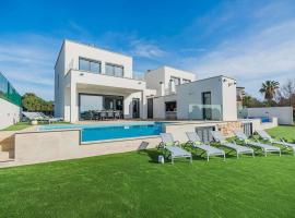 Villa Corb Mari I by Sealand Villas，位于穆罗的酒店