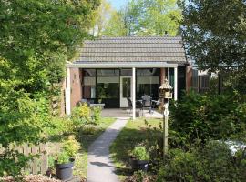 Vakantiehuis Veluwemeer House 40，位于比丁赫伊曾荷兰瓦利比主题公园附近的酒店