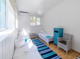 Puhkekeskus Valkla Rand- Simple accomodation，位于Valkla的山林小屋