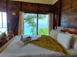 Wilton House Oceanview Cabin