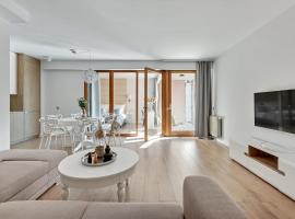 Aura - Riverside & Parking by Downtown Apartments，位于格但斯克的酒店