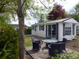 Tiny house Appelvinkje, huisje met bedstee in bosrijke omgeving，位于奥斯特韦克的小屋