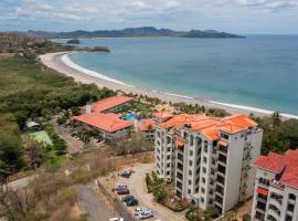Oceanica Penthouse- 6 Bedrooms, Playa Flamingo, Guanacaste, Costa Rica，位于普拉亚弗拉明戈的酒店