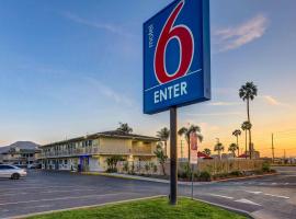 圣贝纳迪诺南6号汽车旅馆，位于圣贝纳迪诺San Bernardino International Airport - SBD附近的酒店