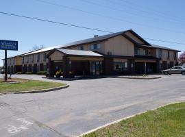 AmeriVu Inn and Suites Shawano WI，位于Shawano的酒店