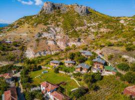 Eco Village Under the Cliffs，位于Ilindentsi的乡村别墅