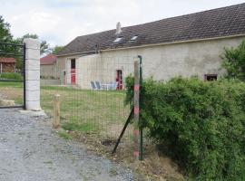 Lalot gîte，位于Oulches的酒店