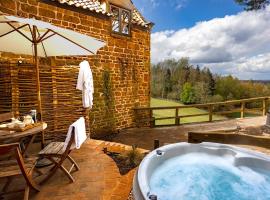 Heath Farm Holiday Cottages，位于Swerford的酒店