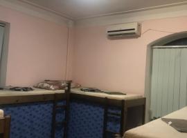 ArArAt-HOLOSIIVSKYI Hostel KYIV，位于基辅的酒店