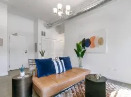 West Loop 1BR Apartment with In-Unit Laundry - Lake 301