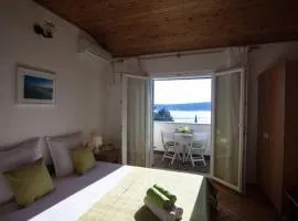 SEA VIEW STUDIO with kitchen, balcony& aircon