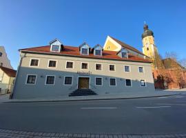 Hotelgasthof Kirchenwirt，位于Schierling的酒店