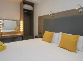 Guest Rooms @ 128