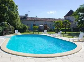 Maison spacieuse à Thénac avec piscine privée