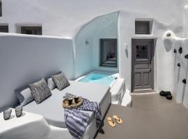 Deep in cave suites，位于费拉Catholic Cathedral of Santorini附近的酒店