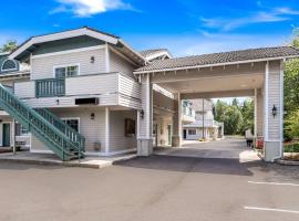 Quality Inn & Suites Bainbridge Island，位于Winslow的酒店
