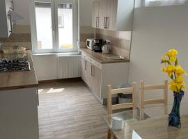 Pingvin Cukrászda Apartman，位于巴拉通马里亚弗都的酒店