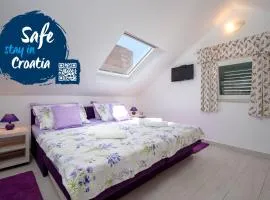 Apt Bobotovi in center of Stari Grad, Hvar