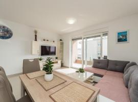 Zoran brand new modern apartments，位于曼德雷的酒店