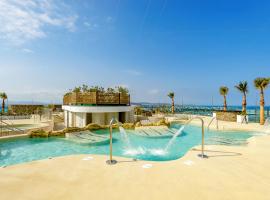 Luxury Ocean Spa Plaza Private Large 1 bed apartment，位于直布罗陀加冕的圣玛丽大教堂附近的酒店