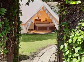 The White Dove Bed and Breakfast and Bell Tents 1，位于特伦托河上的纽瓦克的豪华帐篷营地