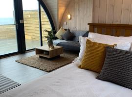 Orkney Lux Lodges - Hamnavoe，位于斯特罗姆内斯的酒店