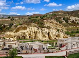 Seraphim Cave Suites & SPA，位于于尔居普的酒店