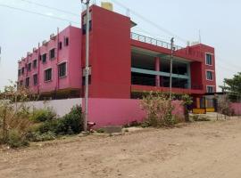 OYO 80541 Hotel Samruddhi，位于Jālgaon的酒店