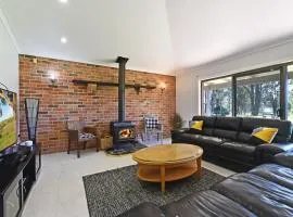 Blaxlands Homestead - Nothing is closer opposite Hope Estate with Wifi and Pool plus Fireplace