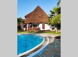 Dadida‘s Pool Cottage，位于迪亚尼海滩The Diani Beach Shopping Centre附近的酒店