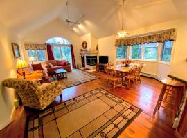 F9 Fairway Village home on the Mt Washington golf course - in the heart of Bretton Woods，位于Carroll的酒店