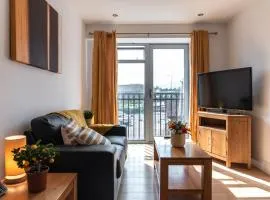 The Old Library - Modern Apartment near the Train Station and Racecourse