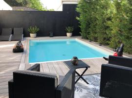 La Dolce Villa - Maison 100m2 avec piscine chauffée de mi mai à mi oct en fonction du temps et température à Bordeaux Caudéran，位于波尔多的度假屋