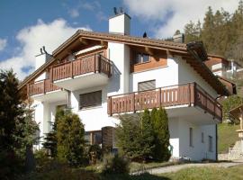 Renovated 3 Rooms Apartment in Ruschein near Laax，位于Ruschein的酒店