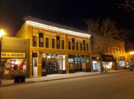 Hotel Excelsior - Suites on Water Street，位于Excelsior的酒店