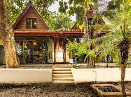 Cozy Beach Casita/Walking distance to beach and yoga!，位于诺萨拉的酒店