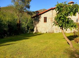 Quinta da Casa dos Santos - Inside Gerês，位于吉尔斯圣本图达波塔阿贝塔圣殿附近的酒店