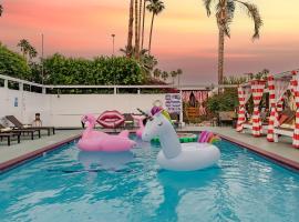 Float Palm Springs - Adults Only，位于棕榈泉棕榈泉国际机场 - PSP附近的酒店