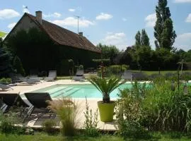 Gîtes avec piscine partagée dans la Brenne, proche sites historiques - FR-1-591-120